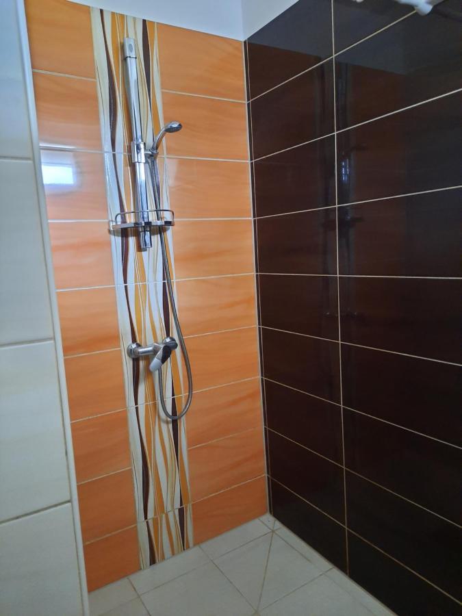 Fitt Apartman Lenti Extérieur photo